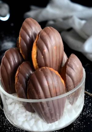 Foto di Madeleines Glassate al Cioccolato con il Cuore di Miele