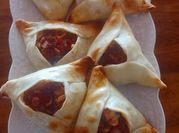 Una foto de condimento empanadas arabes