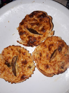 Una foto de Tartitas de cebolla y queso