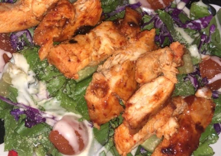 Bagaimana Membuat Smokey gochujang chicken salad with caesar dressings Enak