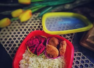 Gambar Bento - Nasi Goreng Telur, Tempura Nugget & Buah Naga