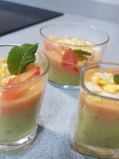 Una foto de Chupitos de gazpachos, dos sabores