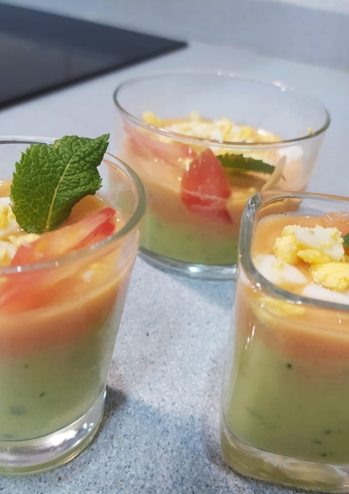 Una foto de Chupitos de gazpachos, dos sabores