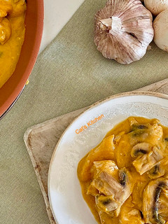 Foto de Strogonoff de perú com molho de legumes