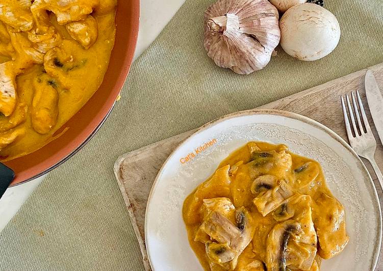 Strogonoff de perú com molho de legumes