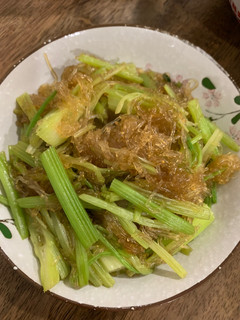 芹菜炒冬粉 的食譜成品照片