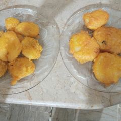 A picture of Aloo ke pakore.