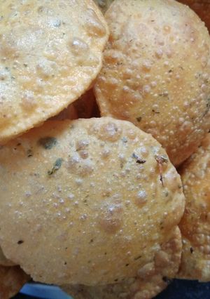 A picture of Soft Methi Puri.