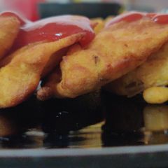 A picture of Aloo pakora.
