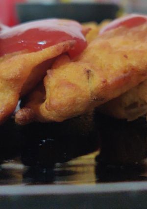A picture of Aloo pakora.