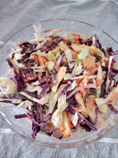 Una foto de Ensalada de col y zanahoria