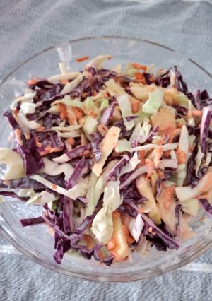 Una foto de Ensalada de col y zanahoria