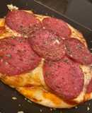 Pizza individual en sartén con polvos de hornear