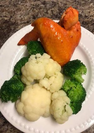 A picture of Fried Chicken, cauliflower and broccoli.