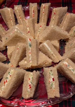 A picture of Easy Sandwich - Creamcheese /Cucumber/Bell Pepper.
