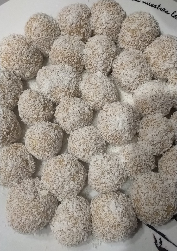 Una foto de Bolitas de coco (sin lactosa)