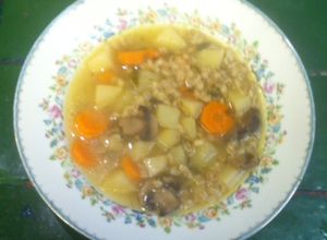 Una foto de Krupnik, sopa polaca de cebada