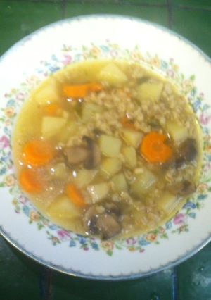 Una foto de Krupnik, sopa polaca de cebada