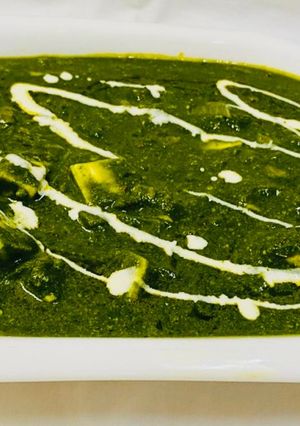 A picture of Palak paneer.