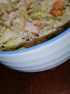 صورة لوصفة سلطة سيزر بالدجاج سهله وسريعه