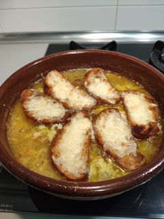 Una foto de Sopa de cebolla 🥄🧅
