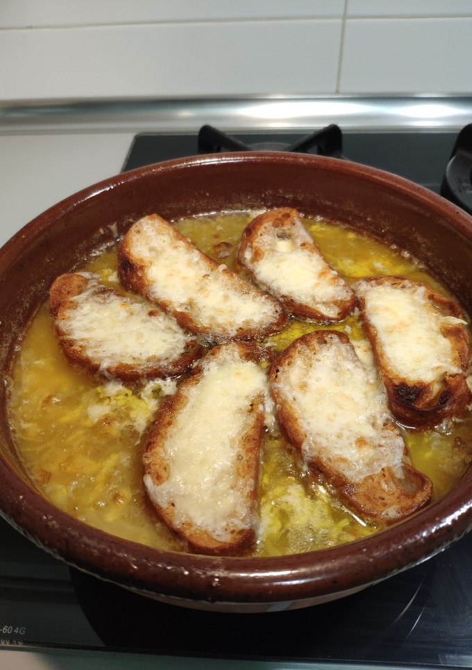 Una foto de Sopa de cebolla 🥄🧅