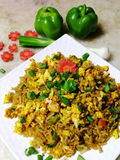 शेजवान एग फ्राइड राइस (schezwan egg fried rice recipe in Hindi) रेसिपी मुख्य फोटो