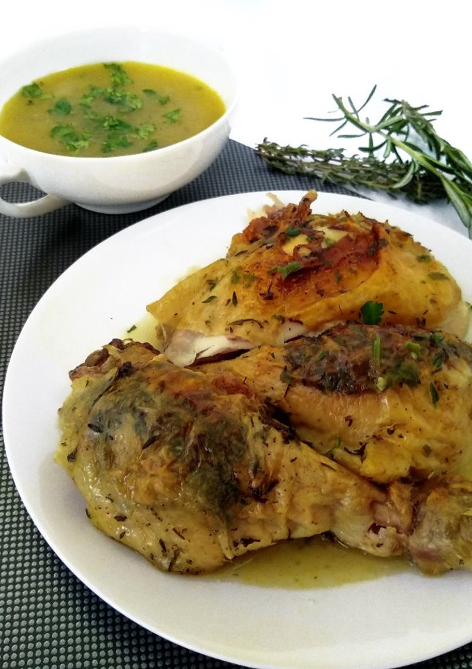 Una foto de Pollo asado a las hierbas 🍗