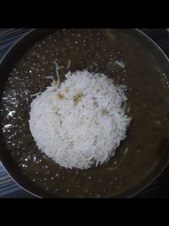 काली मलका की दाल और चावल (kali malka ki dal aur chawal recipe in Hindi) रेसिपी मुख्य फोटो