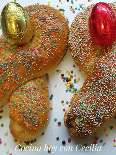 Una foto de Mona o rosca de Pascua