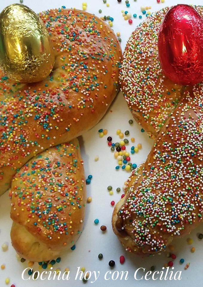 Una foto de Mona o rosca de Pascua
