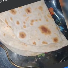 A picture of Tortilla with vegetable chicken.