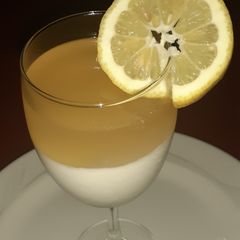 A picture of Panacotta and Lemon jelly 🍋.