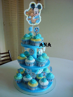Una foto de Cupcakes de Mickey bebé cumple de 1 año