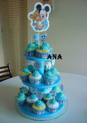Una foto de Cupcakes de Mickey bebé cumple de 1 año