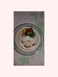 Una foto de Crema de champiñón a base de salsa bechamel