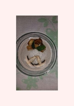 Una foto de Crema de champiñón a base de salsa bechamel