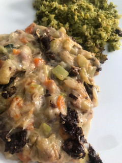 Una foto de “Cazuela” de verduras con morcilla