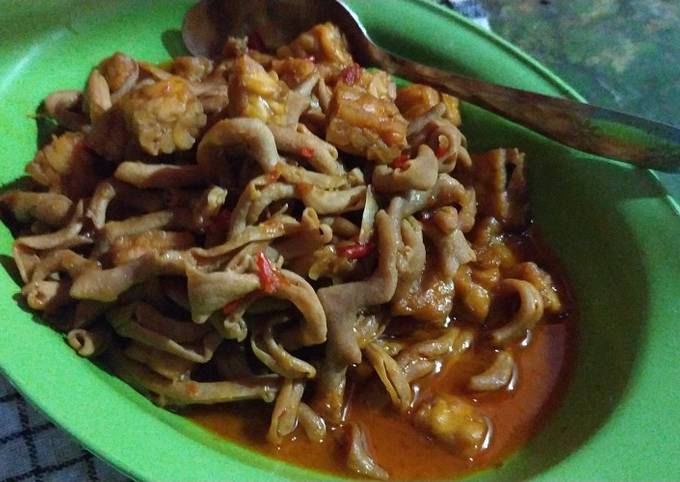 Sambel (sambal) goreng usus pedas