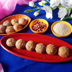 Jeggery til peanut laddu A picture of Jeggery til peanut laddu.