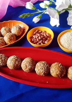 A picture of Jeggery til peanut laddu.