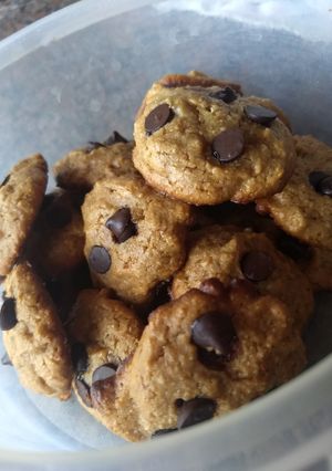 Una foto de Galletitas de maní y chips ❣️