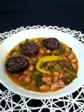 Alubias pintas con acelgas y morcilla de arroz