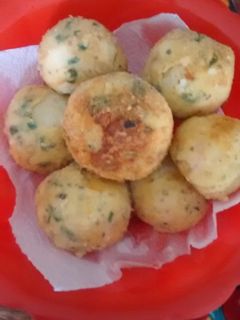 Una foto de Bombas de papa con queso y jamón