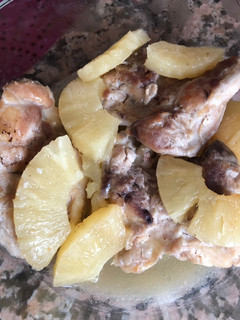Una foto de Pollo con piña