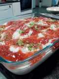 Mousse de lima limão com molho de morango
