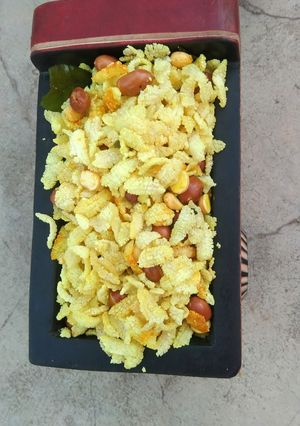 પૌંઆ નો ચેવડો (Poha Chevdo Recipe In Gujarati) રેસીપી મુખ્ય ફોટો