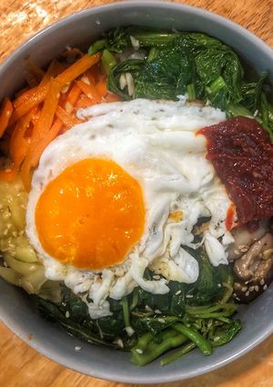 รูปของ บิบิมบับ (bibimbap)อาหารเกาหลีสไตล์เรา