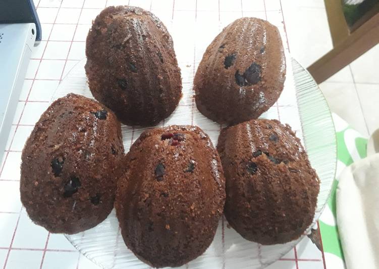 Madeleines de chocolate y arándanos