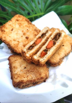 A picture of Fried Curry Bread.
